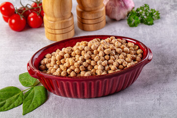 Raw dry chickpea in the bowl