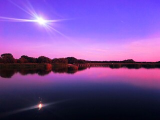 Atardecer en el lago. Colores.