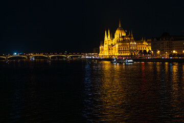 Fototapeta premium View of the 1902 Gothic Revival Parliament and the 1876 Margaret bridge illuminated at night, Budapest, Hungary