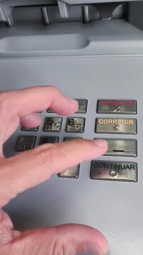 Marcar numero pin en cajero autom&aacute;tico con sonido