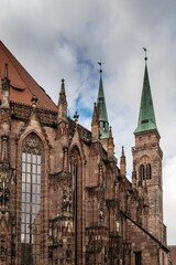 Fototapeta premium view of the Sebaldus Church in the main city square of historic Nuremberg
