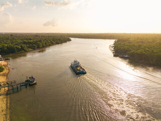 Navega&ccedil;&atilde;o fluvial pelos rios da Amaz&ocirc;nia brasileira