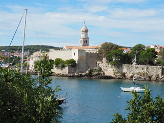 Krk&nbsp;ist die gr&ouml;&szlig;te und bedeutendste Stadt sowie Kurort und Hafen in der gleichnamigen Bucht an der Westk&uuml;ste der gleichnamigen Insel&nbsp;Krk