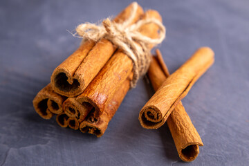 Cinnamon sticks tied with a string made of burlap
