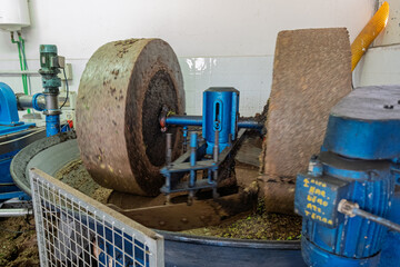 Frantoio, olive, spremitura, olio, penne, abruzzo, Italy, Europe