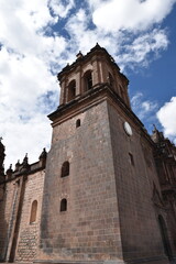 Clocher baroque à Cusco. Pérou