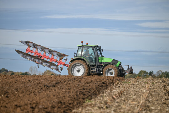 Agriculture en automne charrue