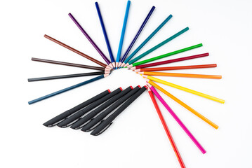 Colorful Pencils Arranged in a Radial Rainbow Circle for Creative Drawing and Art Supply Highlights