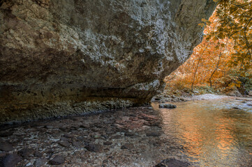 Over millions of years, the Orfento River (in the municipality of Caramanico Terme) has carved out a narrow gorge now covered by dense riparian vegetation featuring willows, ferns, and mosses.