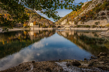 Fototapeta premium Lake San Domenico is an artificial lake in Abruzzo, in the municipality of Villalago (L'Aquila). Known for its emerald waters, it is located within the Sagittario Gorges.