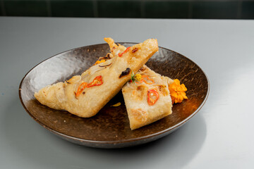 foccia bread and tomatoes plate