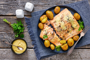 Salmon fillet with cheese, spices, baby potatoes