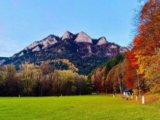 Červený Kláštor 01.11.2025, Slovakia, A beautiful evening and a magnificent view of the Three Crowns (Trzy Korony) in the Pieniny Mountains. © Bartomiej