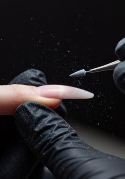 Lixamento de unha em gel com broca el&eacute;trica