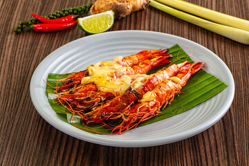 Baked tiger prawns with cheese
