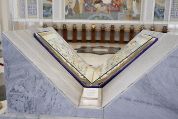 ウズベキスタンの首都タシケントにあるティムール広場の銅像と博物館、及びコーラン博物館と近辺のイスラム建築。