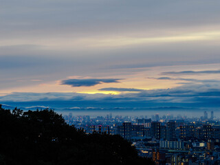 早朝、神戸市東灘区の岡本の高台より芦屋大阪方面を撮影