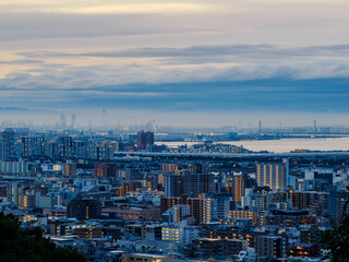 早朝、神戸市東灘区の岡本の高台より芦屋大阪方面を撮影