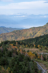 秋の志賀草津高原ルートと山々の風景