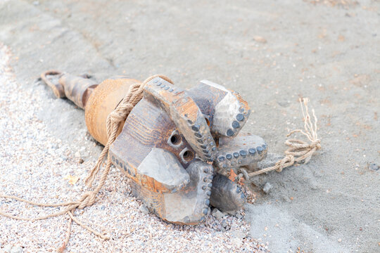The bit head shows multiple carbide buttons on a dark, wear-resistant steel body
