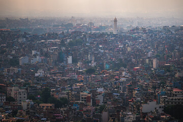 Obraz premium Scenic View of Kathmandu Valley with Colorful Buildings and Green Hills