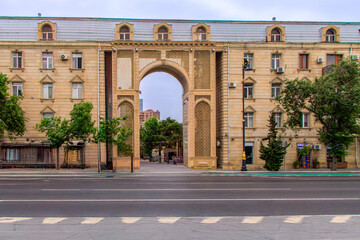 Obraz premium Baku, Azerbaijan, An arched entranceway in a residential building on Safarov Street in Baku, Azerbaijan.