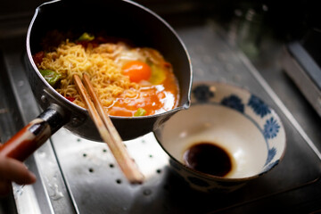 インスタントラーメンの調理