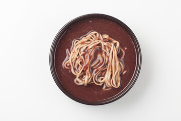 팥을 푹 삶아서 체에 으깨어 밭인 물에 쌀을 넣고 쑨 죽.
Porridge made by boiling...