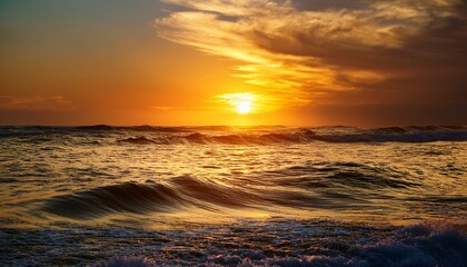 Obraz premium Golden Sunset Over The Ocean Waves