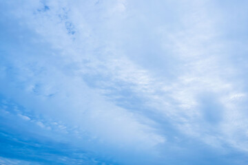  秋の空に雲が広がる10