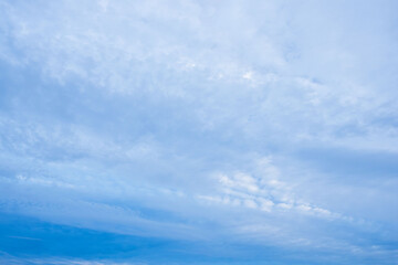  秋の空に雲が広がる11