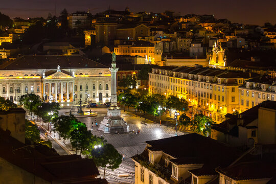 Plaza de Don Pedro IV, m&aacute;s conocida como Plaza de Rossio, en Lisboa, Portugal, durante una agradable noche de verano