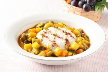 A Korean-style curry made with fresh mushrooms, potatoes, and onions simmered in rich, flavorful sauce. A comforting fusion dish crafted by Master Chef Hanshunseop.