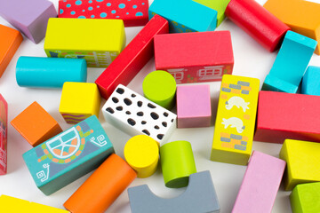 Obraz premium Top view of colorful wooden bricks on the table. Early learning. Educational toys on a white background.