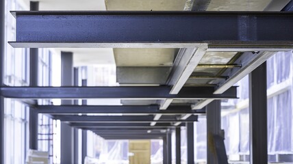 Obraz premium Industrial steel beam structure in a construction or warehouse setting