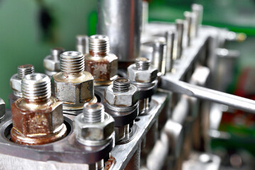 repair of fuel pump of eight-cylinder diesel engine installation of sections in pump body