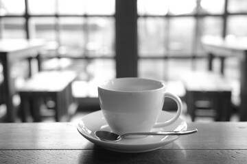 山小屋でコーヒーを飲みながら、くつろぎのひととき
