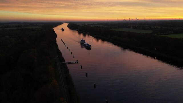 Sonnenaufgang am Nord-Ostsee-Kanal 