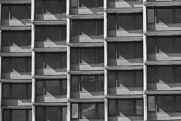 Hotel Forum Kraków – rytm okien, powtarzalność i betonowa architektura PRL