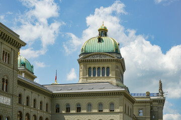 Obraz premium A large building with a green dome on top in city Bern Switzerland