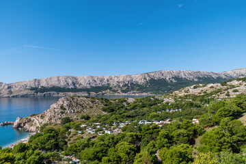 Obraz premium Scenic coastal view of baška with mountains and lush greenery. Baska, Krk island, Croatia