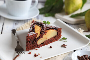 Saftiger Schokoladen-Birnenkuchen
