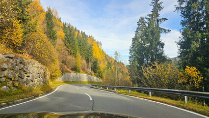 Obraz premium herbstliche Autofahrt 