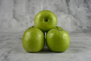 Image of five granny smith apples.