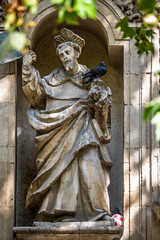 Obraz premium Saint Dominic statue at La Magdalena Church in Seville, Spain