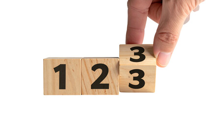 Hand flips a wooden block to reveal "3", creating sequence "1, 2, 3
