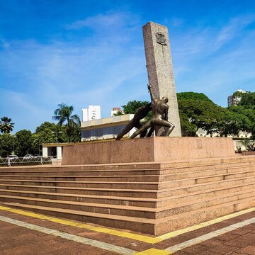 monumento as 3 ra&ccedil;as 
