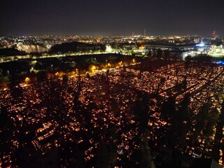 Cmentarz Stary - Kielce - Polska - cmentarz w dniu Wszystkich Świętych nagrany dronem