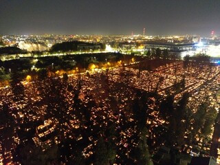 Cmentarz Stary - Kielce - Polska - cmentarz w dniu Wszystkich Świętych nagrany dronem