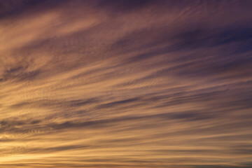 夕焼けの滑らかな雲